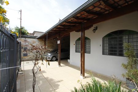 Casa à venda com 300m², 4 quartos e 3 vagasVaranda