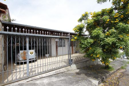 Casa à venda com 300m², 4 quartos e 3 vagasFachada