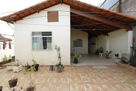 Casa à venda com 300m², 4 quartos e 3 vagasVaranda