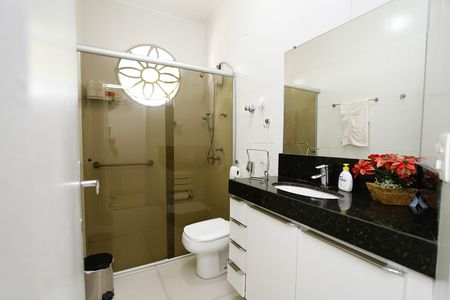 Casa à venda com 300m², 4 quartos e 3 vagasBanheiro Social