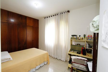Casa à venda com 300m², 4 quartos e 3 vagasQuarto 1