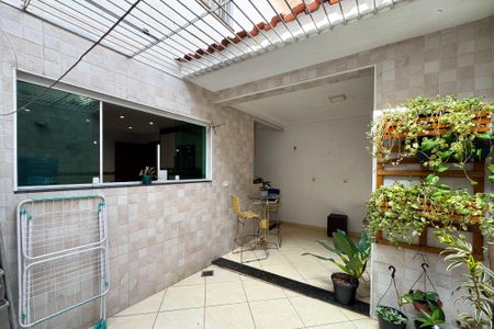 Casa à venda com 158m², 3 quartos e 3 vagas Casa à venda com 158m², 3 quartos e 3 vagasVaranda