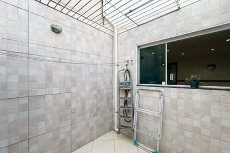 Casa à venda com 158m², 3 quartos e 3 vagas Casa à venda com 158m², 3 quartos e 3 vagasVaranda