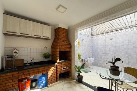 Casa à venda com 158m², 3 quartos e 3 vagas Casa à venda com 158m², 3 quartos e 3 vagasÁrea - Churrasqueira