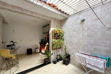 Casa à venda com 158m², 3 quartos e 3 vagas Casa à venda com 158m², 3 quartos e 3 vagasVaranda