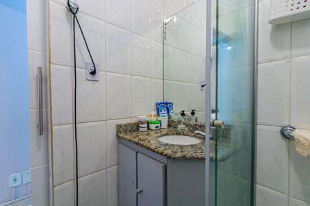 Apartamento à venda com 66m², 2 quartos e sem vagaSuite - Banheiro