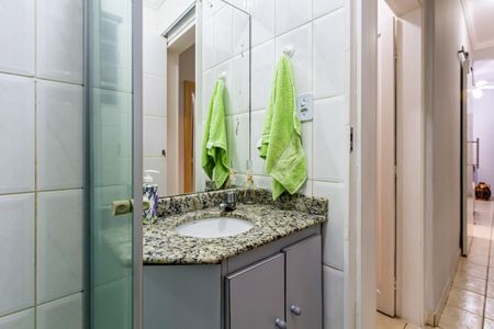 Apartamento à venda com 66m², 2 quartos e sem vagaBanheiro social