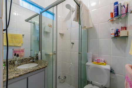 Apartamento à venda com 66m², 2 quartos e sem vagaSuite - Banheiro