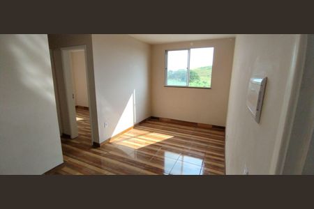 Sala de apartamento para alugar com 2 quartos, 45m² em Marapicu, Nova Iguaçu