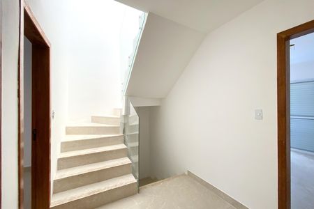Casa à venda com 125m², 3 quartos e 2 vagas Casa à venda com 125m², 3 quartos e 2 vagasHall da Escada