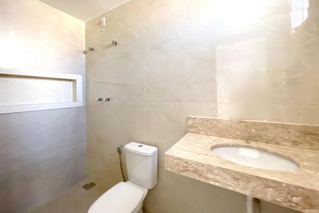Casa à venda com 125m², 3 quartos e 2 vagas Casa à venda com 125m², 3 quartos e 2 vagasBanheiro da Suíte