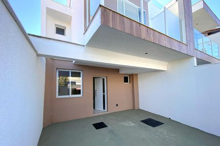 Casa à venda com 125m², 3 quartos e 2 vagas Casa à venda com 125m², 3 quartos e 2 vagasEntrada