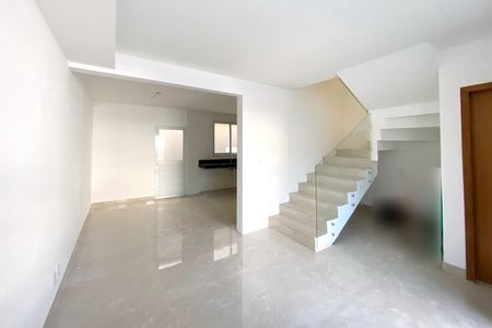 Casa à venda com 125m², 3 quartos e 2 vagas Casa à venda com 125m², 3 quartos e 2 vagasSala