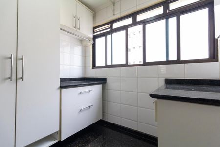 Apartamento à venda com 165m², 3 quartos e 3 vagas Apartamento à venda com 165m², 3 quartos e 3 vagasÁrea de Serviço