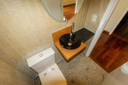 Apartamento à venda com 165m², 3 quartos e 3 vagas Apartamento à venda com 165m², 3 quartos e 3 vagasLavabo 1