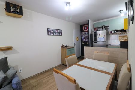 Sala de apartamento à venda com 2 quartos, 48m² em Quitaúna, Osasco