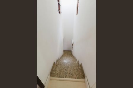Casa à venda com 242m², 4 quartos e 2 vagasEscada