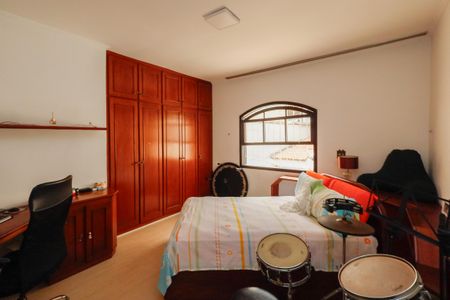Casa à venda com 242m², 4 quartos e 2 vagasQuarto 1