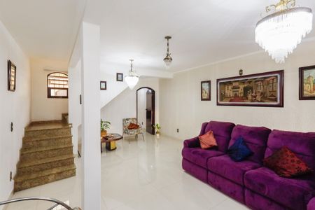 Casa à venda com 242m², 4 quartos e 2 vagasSala