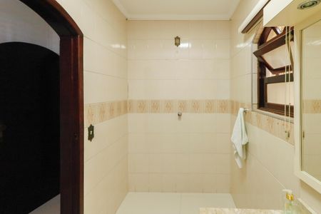 Casa à venda com 242m², 4 quartos e 2 vagasBanheiro 1