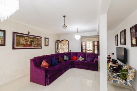 Casa à venda com 242m², 4 quartos e 2 vagasSala
