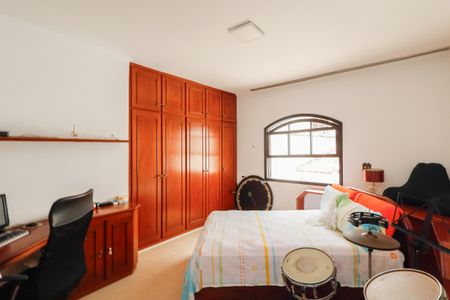 Casa à venda com 242m², 4 quartos e 2 vagasQuarto 1