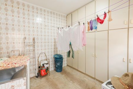 Casa à venda com 242m², 4 quartos e 2 vagasÁrea de Serviço