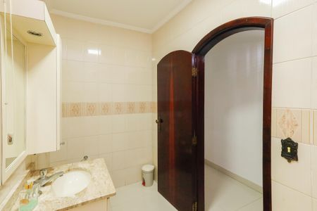 Casa à venda com 242m², 4 quartos e 2 vagasBanheiro 1