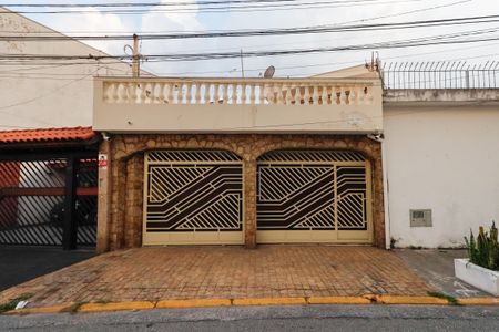 Casa à venda com 242m², 4 quartos e 2 vagasFachada