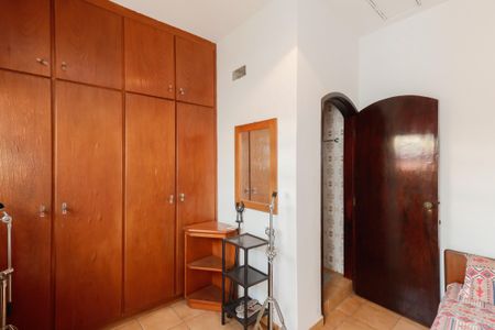 Casa à venda com 242m², 4 quartos e 2 vagasSuíte