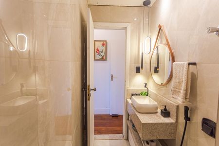 Apartamento à venda com 80m², 3 quartos e 1 vaga Apartamento à venda com 80m², 3 quartos e 1 vagaBanheiro Social