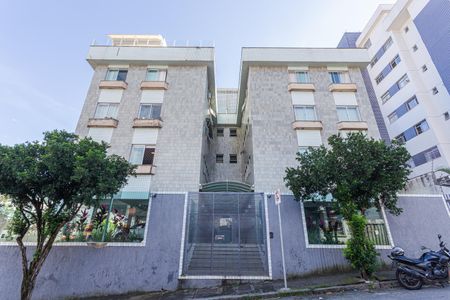 Apartamento à venda com 80m², 3 quartos e 1 vaga Apartamento à venda com 80m², 3 quartos e 1 vagaFachada