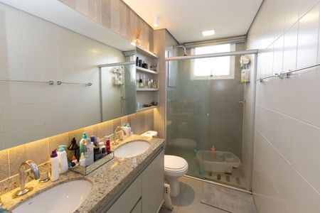 Apartamento à venda com 166m², 4 quartos e 3 vagasBanheiro da Suíte 1