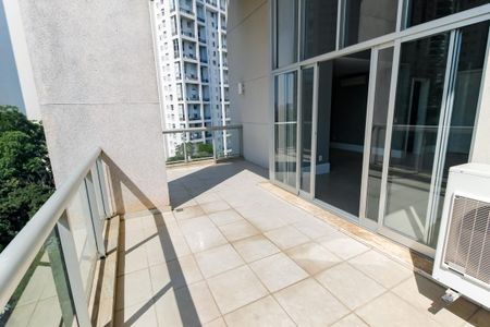 Apartamento à venda com 162m², 2 quartos e 2 vagasVaranda da Sala 1
