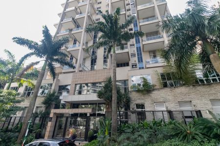 Apartamento à venda com 162m², 2 quartos e 2 vagasFachada e portaria