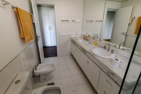 Apartamento à venda com 162m², 2 quartos e 2 vagasBanheiro da Suíte