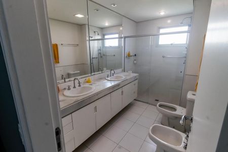 Apartamento à venda com 162m², 2 quartos e 2 vagasBanheiro da Suíte