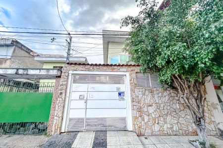 Casa para alugar com 133m², 3 quartos e 4 vagasFachada com Plaquinha