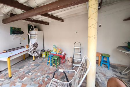 Casa à venda com 150m², 3 quartos e 2 vagas Casa à venda com 150m², 3 quartos e 2 vagasQuintal