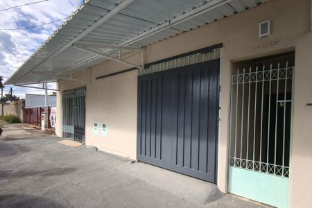 Casa à venda com 150m², 3 quartos e 2 vagas Casa à venda com 150m², 3 quartos e 2 vagasFachada