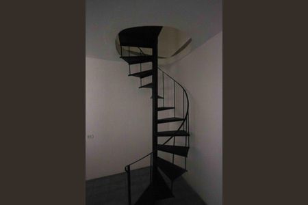 Casa para alugar com 70m², 1 quarto e 1 vaga Casa para alugar com 70m², 1 quarto e 1 vagaescada