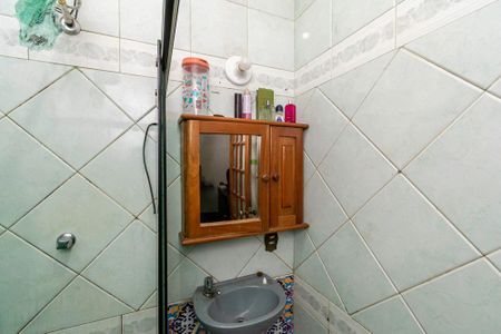Banheiro de kitnet/studio para alugar com 1 quarto, 34m² em Olaria, Rio de Janeiro