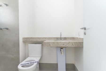 Apartamento à venda com 188m², 3 quartos e 2 vagasBanheiro do quarto 4 Suíte