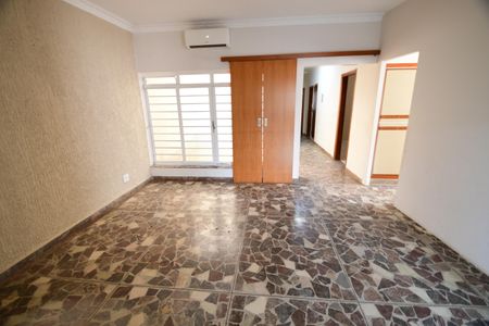 Sala 2 de casa para alugar com 3 quartos, 250m² em Jardim Chapadão, Campinas