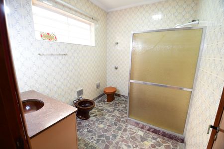 Casa à venda com 250m², 3 quartos e 6 vagasBanheiro Social