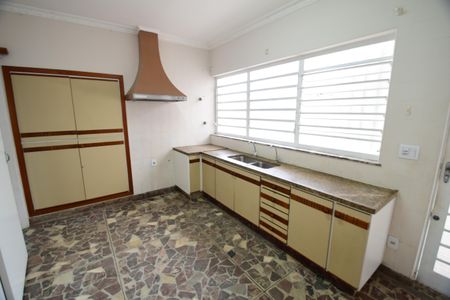 Casa à venda com 250m², 3 quartos e 6 vagasCozinha