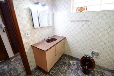 Casa à venda com 250m², 3 quartos e 6 vagasBanheiro Social