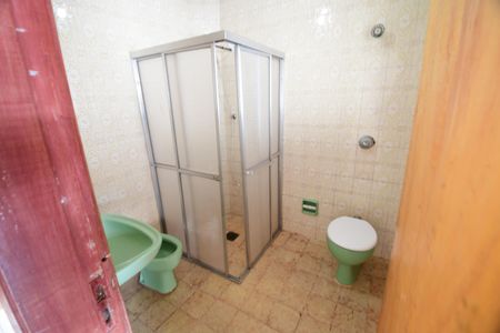 Casa à venda com 250m², 3 quartos e 6 vagasBanheiro de serviço