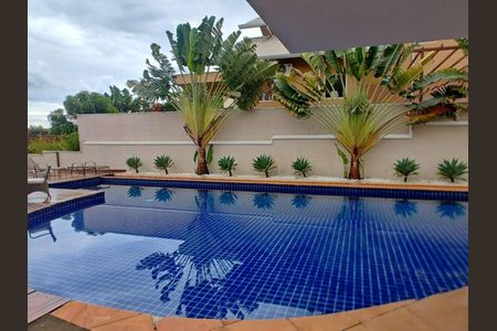 Casa de condomínio à venda com 268m², 3 quartos e 5 vagasFoto 01