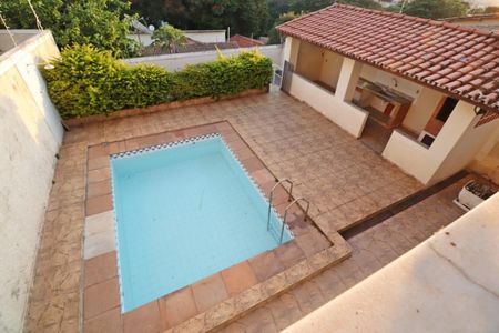 Casa à venda com 184m², 3 quartos e 4 vagasFoto 01